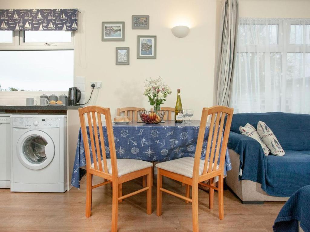 Sunnydaze-Detached Chalet With 2 Bedrooms And 2 Bathrooms And Private Parking Outside Door Dartmouth Dış mekan fotoğraf
