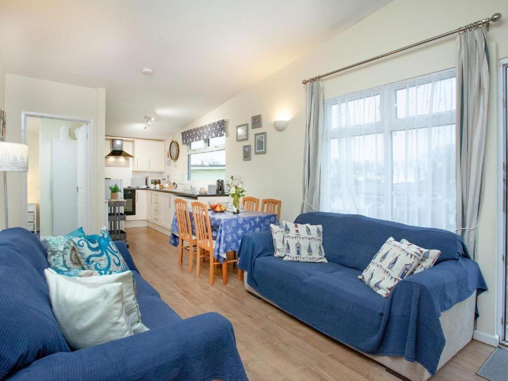 Sunnydaze-Detached Chalet With 2 Bedrooms And 2 Bathrooms And Private Parking Outside Door Dartmouth Dış mekan fotoğraf